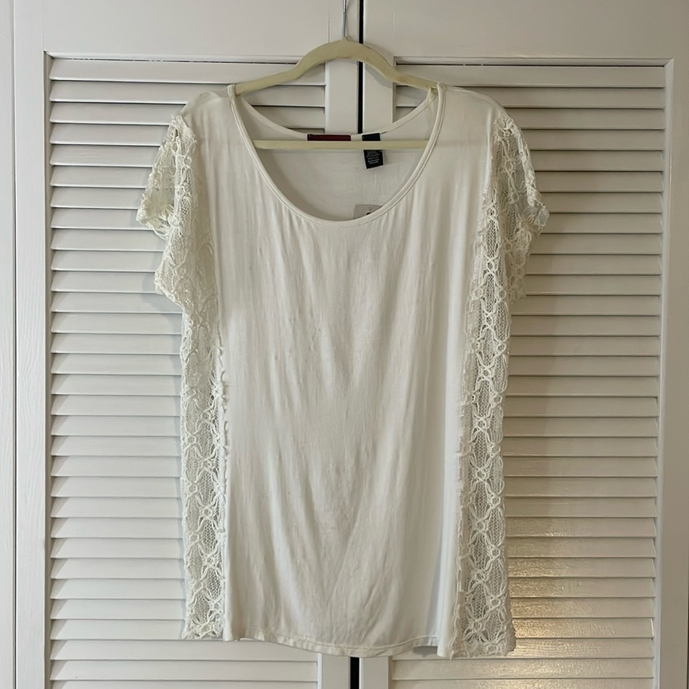 BKE brand. White top with lace. Size large.